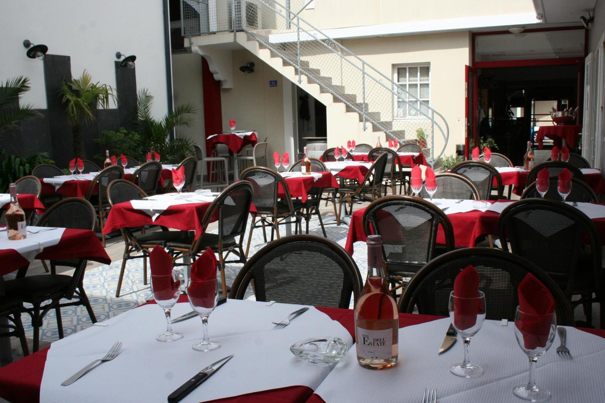 Hotel Les Italiens Biscarrosse Exteriör bild